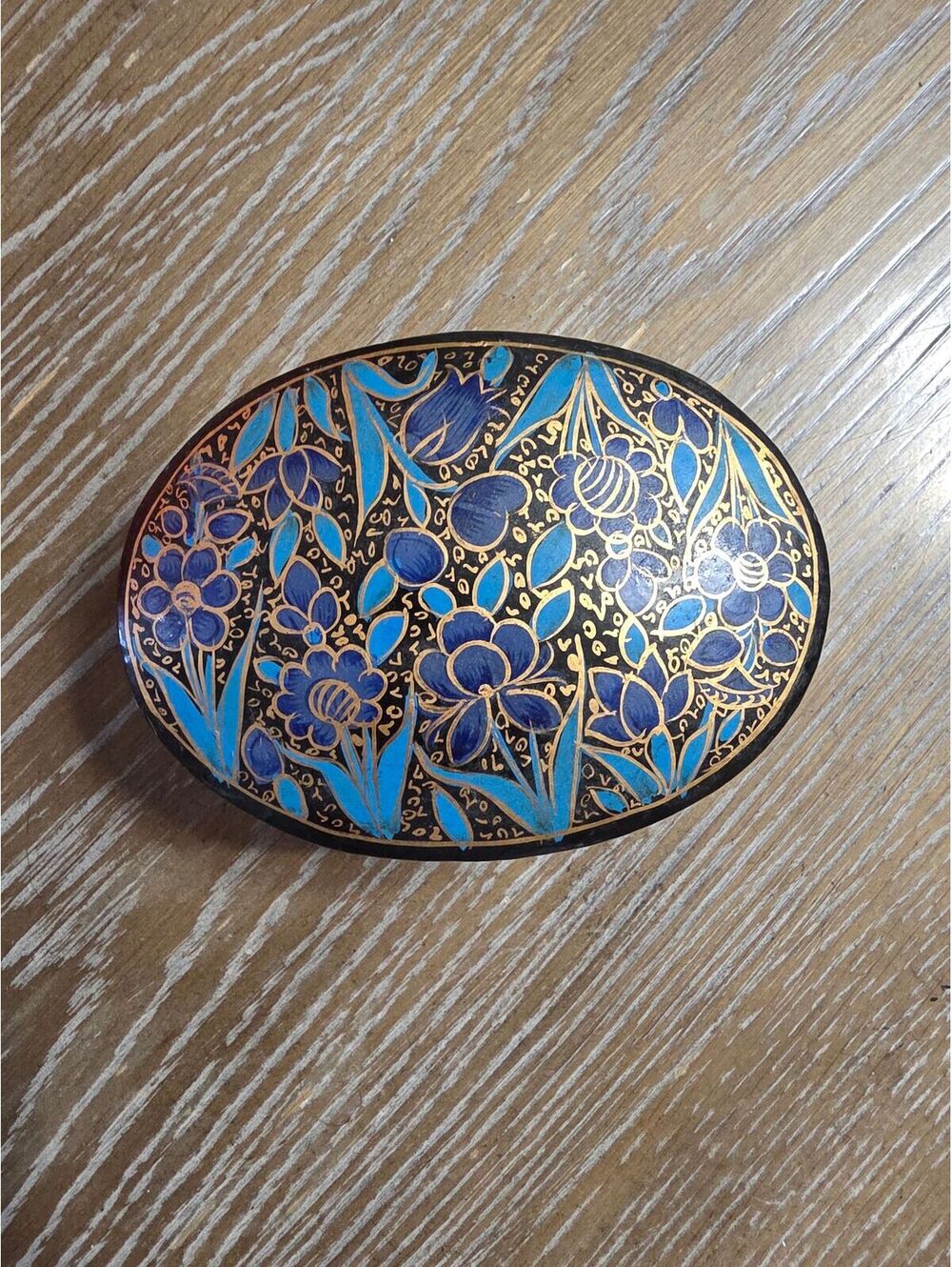 Kashmiri papier-mâché trinket box